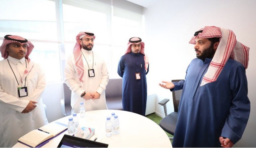 موقف محرج لتركي آل الشيخ بثير سخرية رواد تويتر