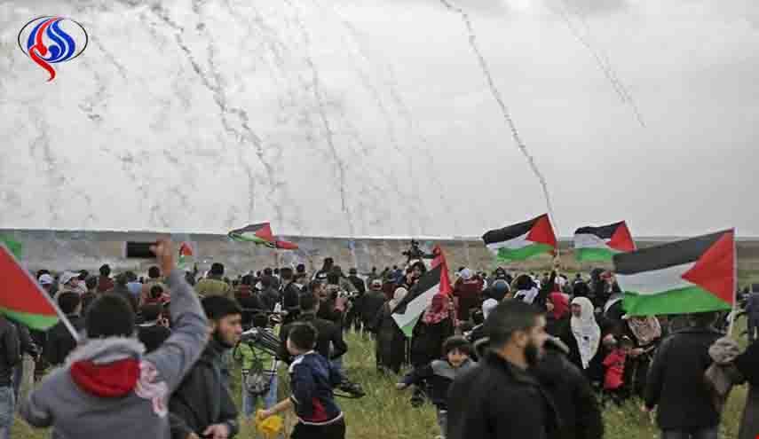 قوات الاحتلال تستهدف المتظاهرين على حدود قطاع غزة