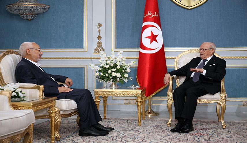 السبسي يتهم النهضة بإغراء الشاهد للوصول إلى الرئاسة