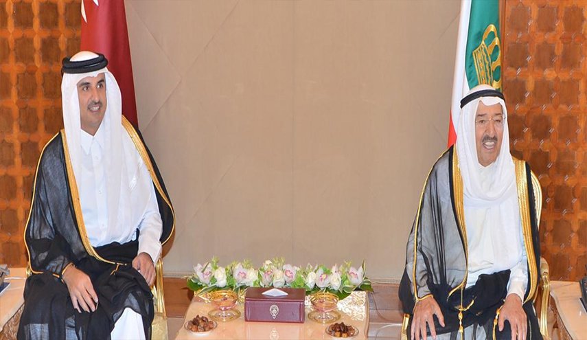أمير الكويت يستقبل أمير قطر