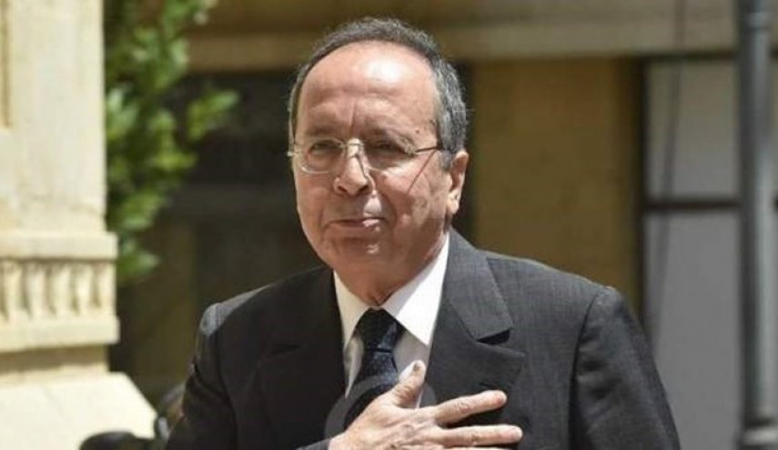 بالصورة ..جميل السيد يقصف جبهة سمير جعجع و زوجته!