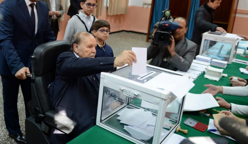 التحالف الحاكم في الجزائر يرشح بوتفليقة لولاية خامسة