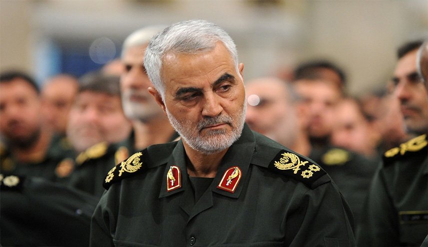 بالصورة.. القائد قاسم سليماني مع جماهير الثورة
