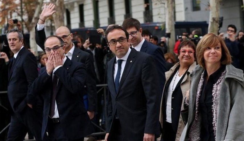 محاكمة تاريخية لقادة كاتالونيا الانفصاليين في مدريد
