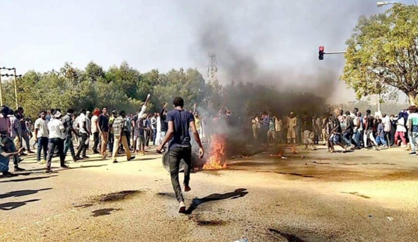 الحكومة السودانية تتهم المحتجين بتعريض أمن البلاد للخطر