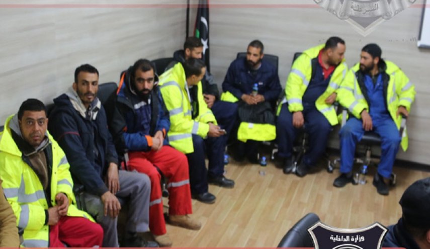 بالصور.. تحرير الرهائن التونسيين الـ14 المختطفين في ليبيا

