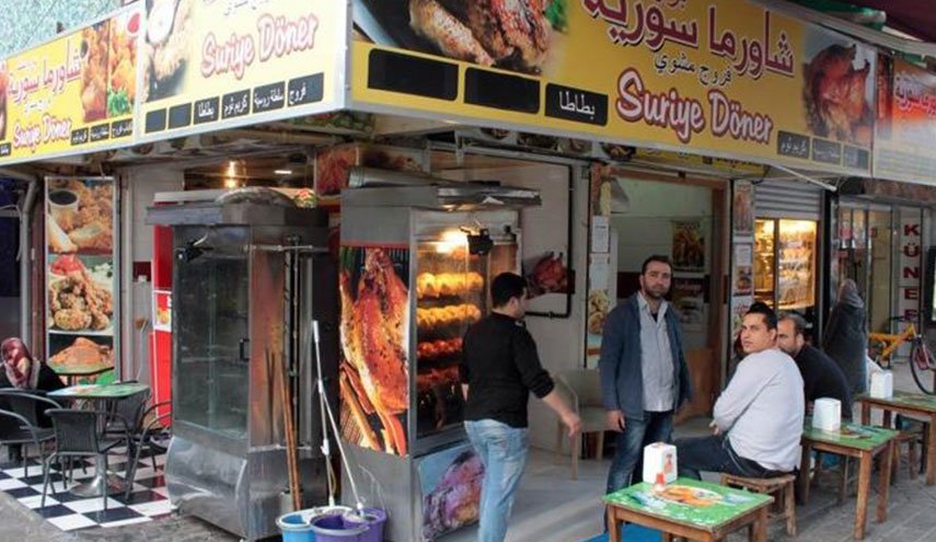 'السوریون اکلوا البلد' ام ساهموا في دفع اقتصاديات دول الجوار؟