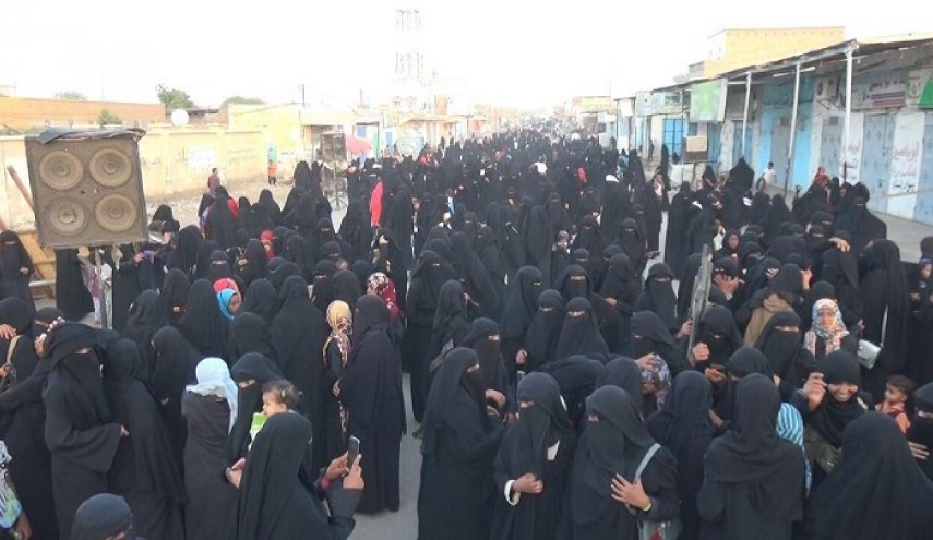 مسيرة نسائية حاشدة في الحديدة تنديدا بالتطبيع 