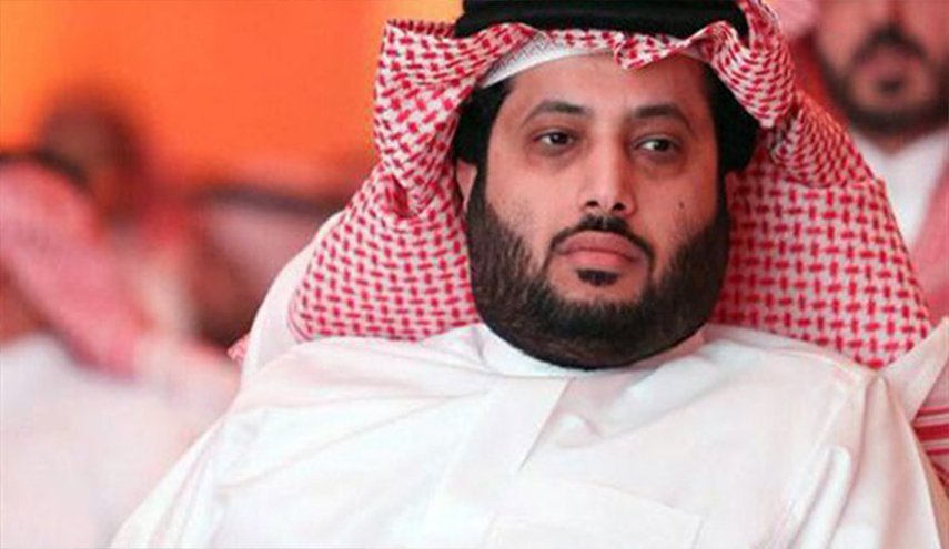 إعلامي مصري يحطم آل الشيخ بعد إنسحابه من مصر: 
