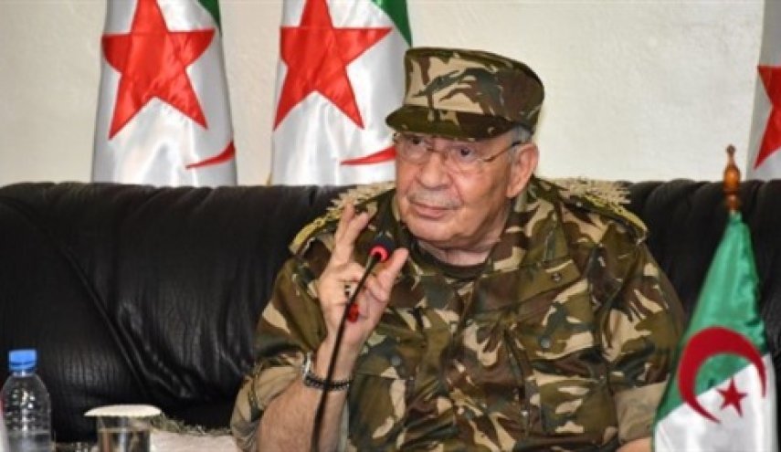 قائد الأركان الجزائري يحذر المواطنين من تلبية 'نداءات مشبوهة'