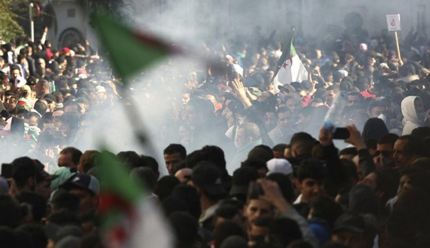 الجزائر: يوم حاسم للانتخابات الرئاسية بعد تظاهرات حاشدة