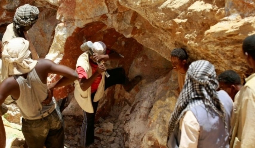 منجم ذهب تحول الى مقبرة لعماله بعد الإنهيار