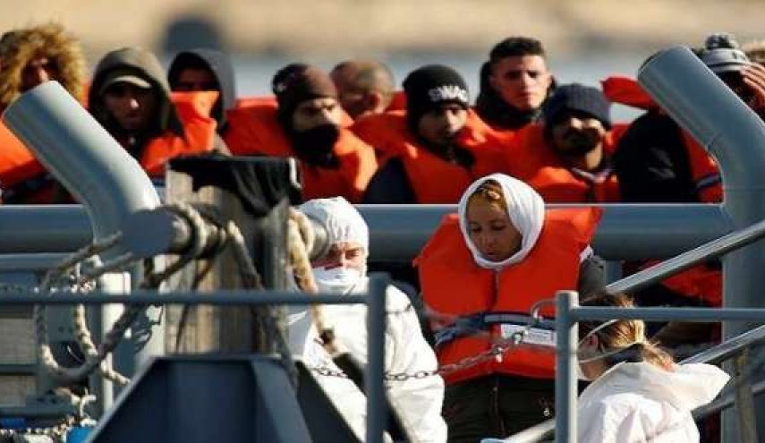 إنقاذ أكثر من 80 مهاجرا قبالة جزيرة إيطالية

