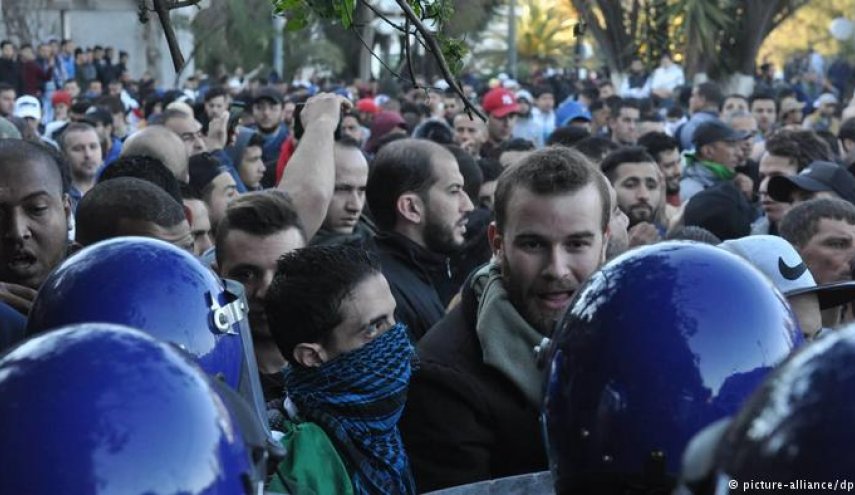 المغرب يخرج عن صمته بشأن الاحتجاجات بالجزائر 