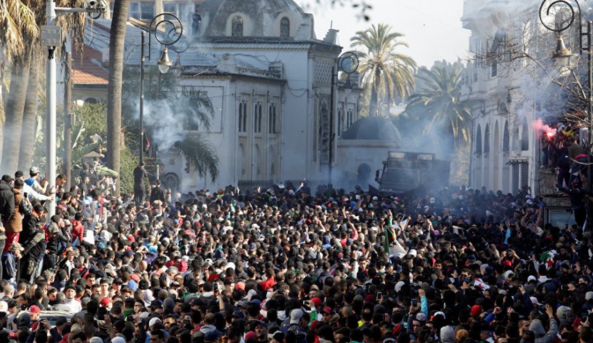 في يوم المرأة العالمي .. المرأة الجزائرية الى الشارع!