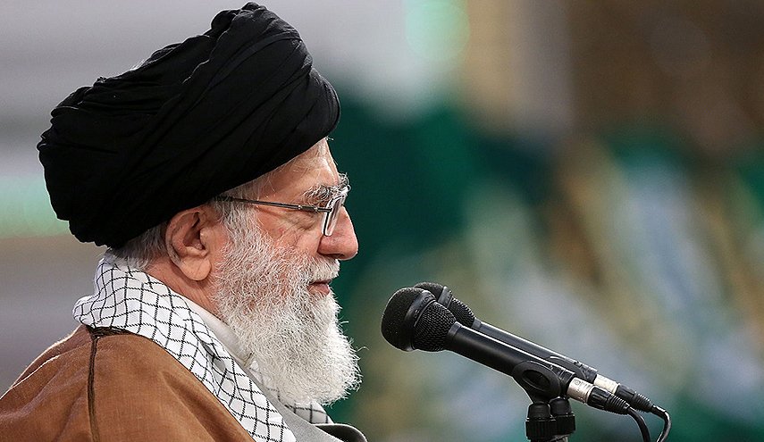 آية الله خامنئي: الشعوب الاسلامية ترنو بعيونها لايران