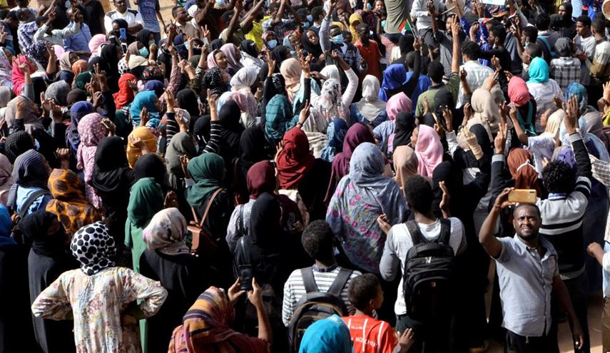 محكمة سودانية تحكم على 9  نساء محتجات بالجلدة والسجن