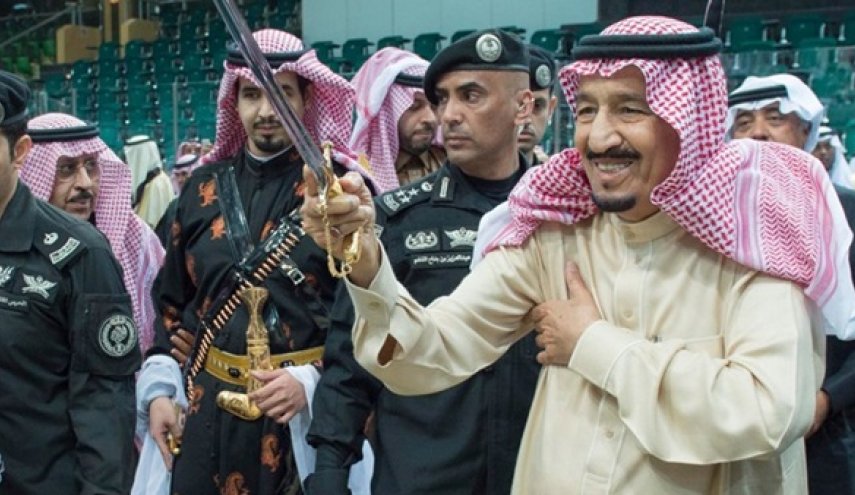 شيخ قطري ينشر صورة وهو يرقص 