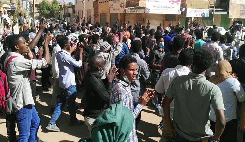 تظاهرات بالخرطوم تطالب اطلاق سراح رئيس تحرير 'التيار'