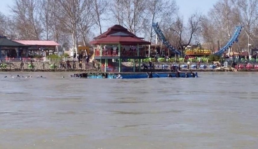 40 غواصاً عراقيا في نهر الدجلة بحثا عن ضحايا العبارة