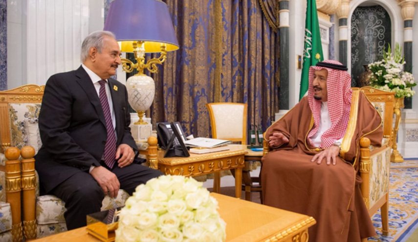 الملك سلمان والمشير حفتر يبحثان مستجدات الوضع في ليبيا