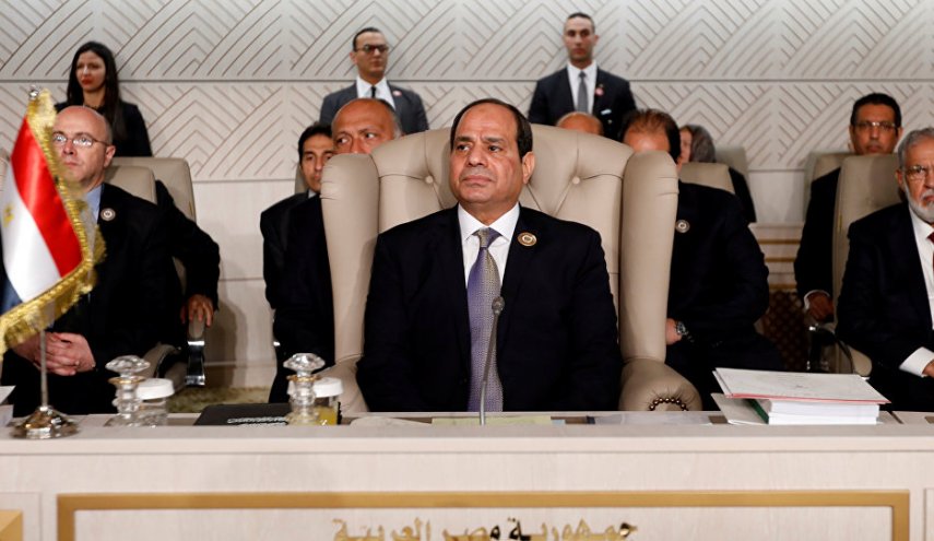 السيسي في قمة تونس: نمد يدنا للسلام العادل مقابل تحرير الأراضي المحتلة