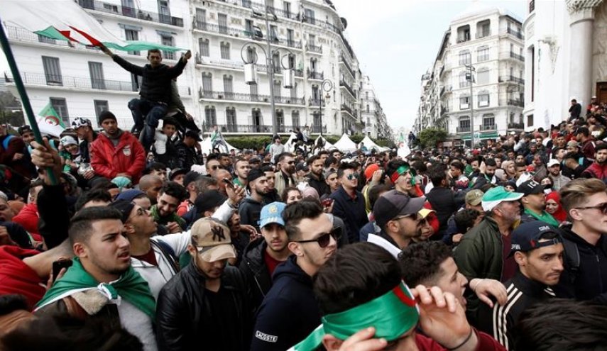 تعرف على تشكيلة حكومة تصريف الأعمال في الجزائر + أسماء الوزراء