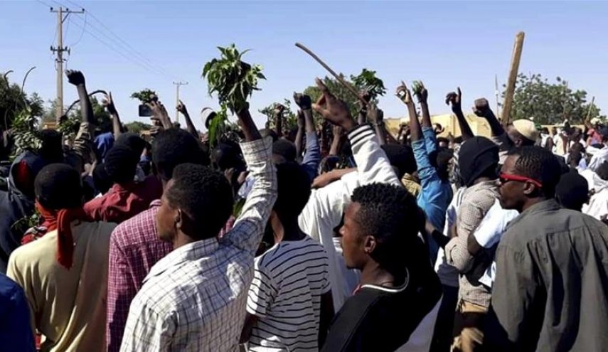  الشرطة السودانية تفرق المحتجين في الخرطوم ومدن أخرى