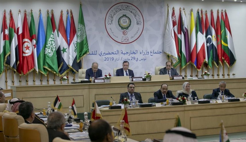 عطوان: مسلسل القمم العربية الهزلي و 'ظاهرة' الضرب بالصحون والتلاسن