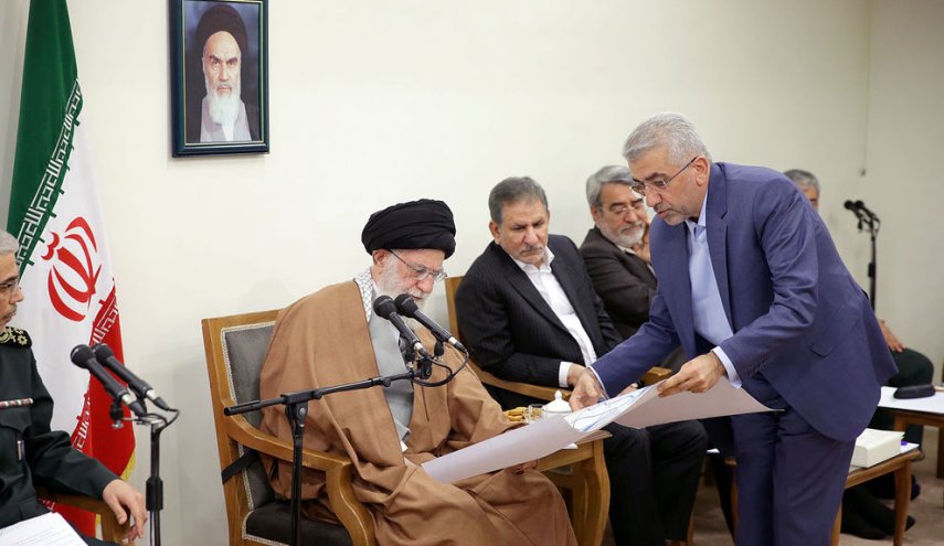 قائد الثورة يوجه بمضاعفة الخدمات لمنكوبي السيول