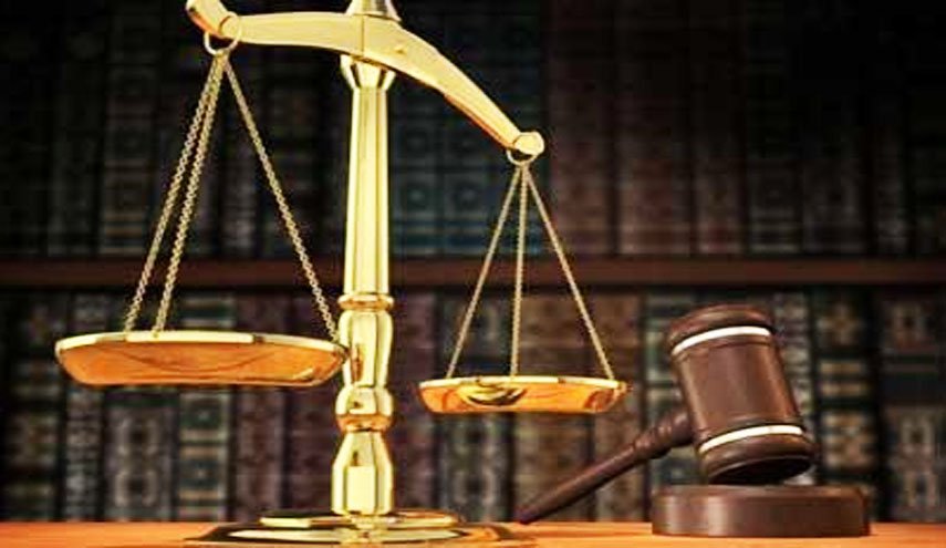 القضاء الجزائري يمنع سفر سياسيين ورجال أعمال