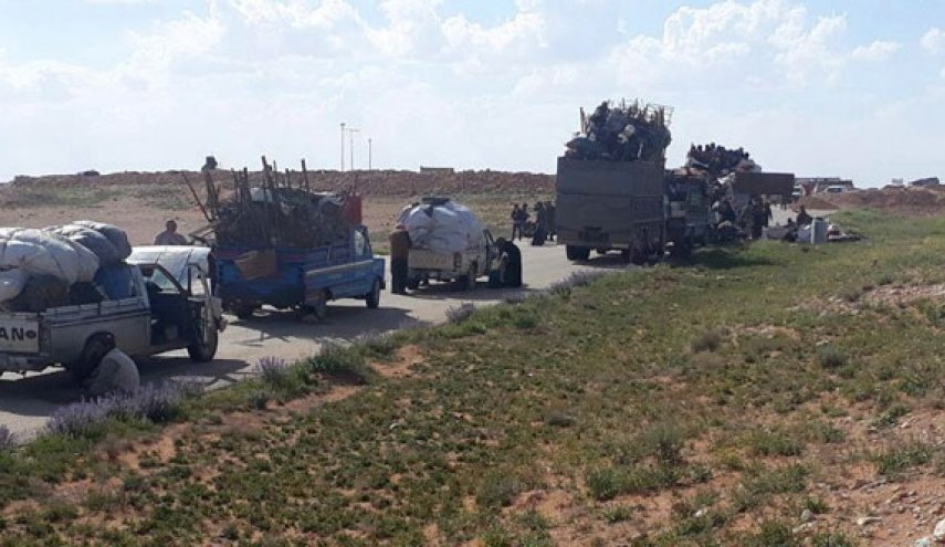 1500 شخص يصلون إلى ممر جليغم قادمين من مخيم الركبان
