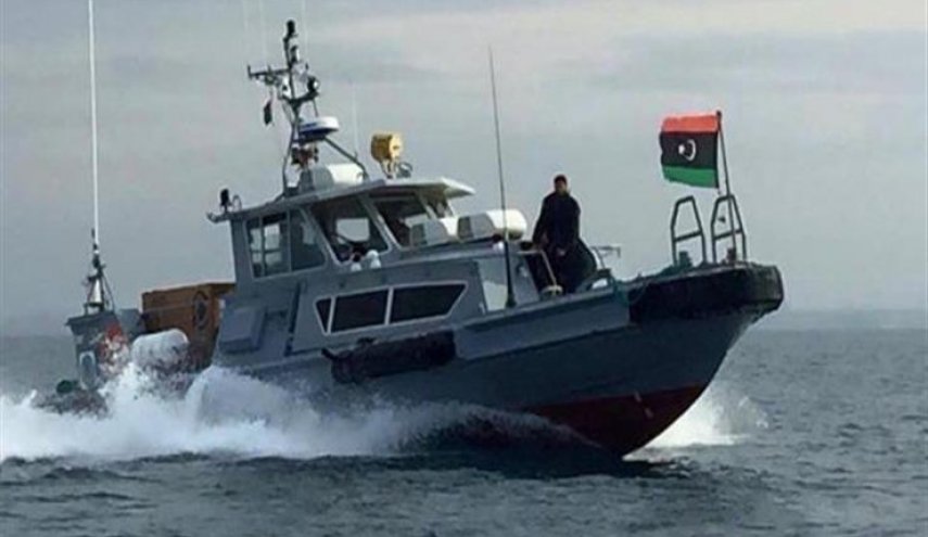 البحرية الليبية تقوم بإنزال ضفادع بشرية في قاعدة غرب طرابلس