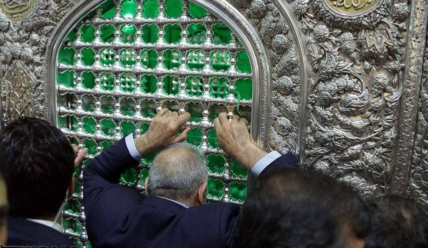 رئيس وزراء العراق يزور مرقد الامام الرضا (ع)