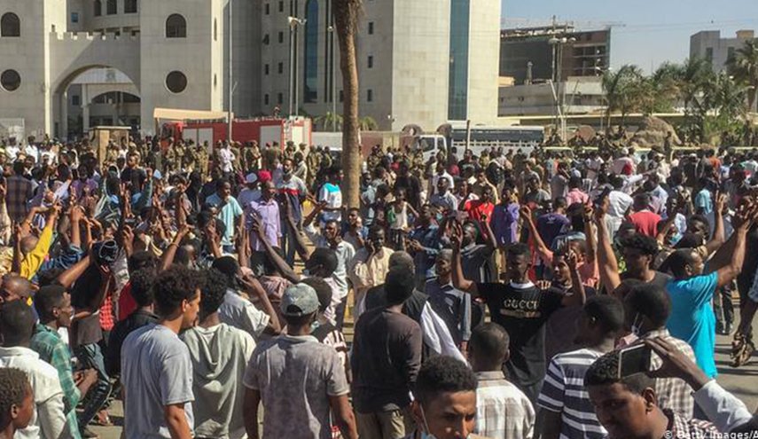 مقتل 3 متظاهرين سودانيين في اشتباك مع قوات الأمن