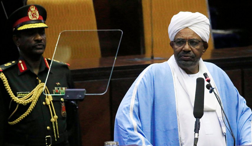 البشير استقال أم أقيل ؟