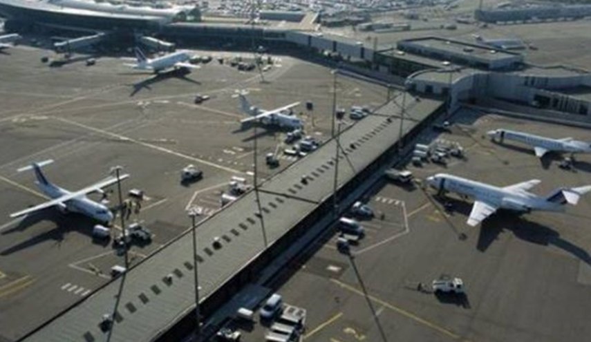 إغلاق مطار الخرطوم وأنباء عن اعتقال شخصيات بارزة بالسودان


