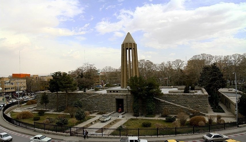 مقبرة ابن سينا في مدينة همدان