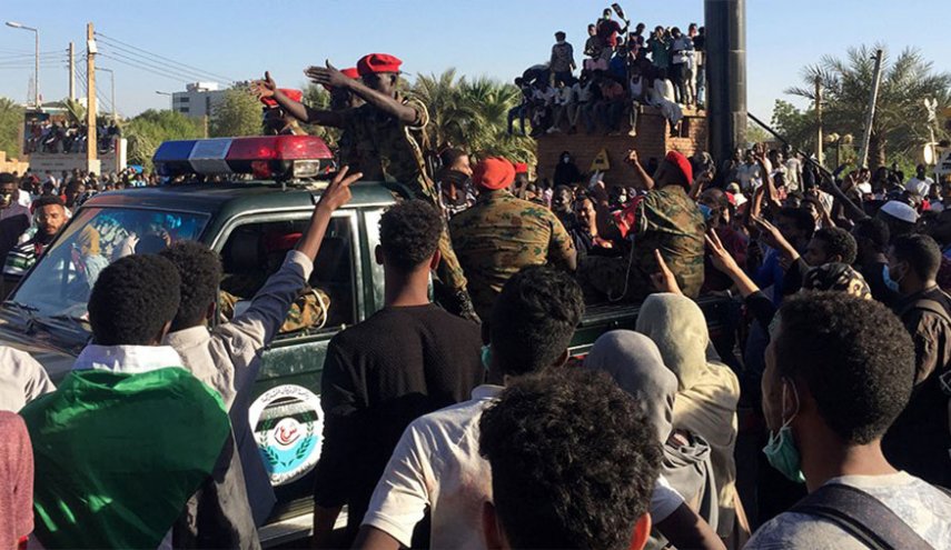 اول إجراء أمريكي على خلفية الإطاحة بالبشير 
