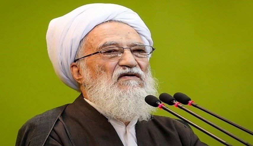 خطيب جمعة طهران بزي الحرس الثوري: أميركا هي أم الإرهاب