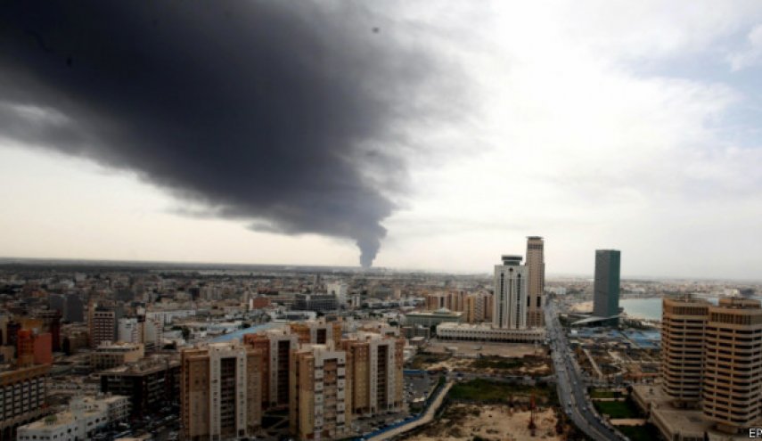 مصادر: مقاتلة مجهولة تقصف مطار معيتيقة بطرابلس
