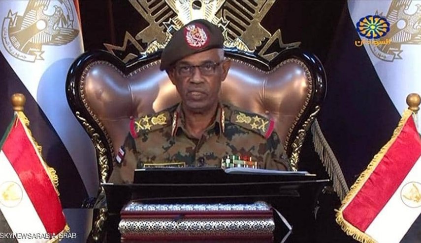 السودان.. رسالة عاجلة من 'بن عوف' الى 'البرهان'