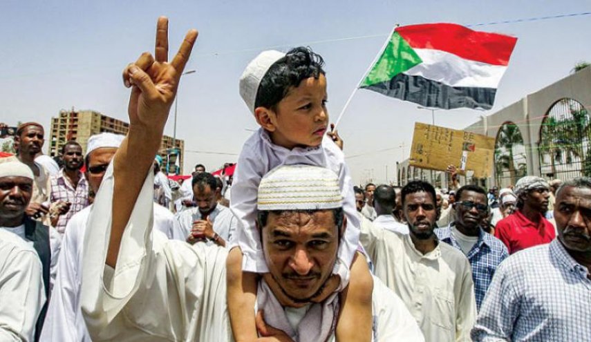 السفير البريطاني في السودان يطالب بتشكيل حكومة مدنية