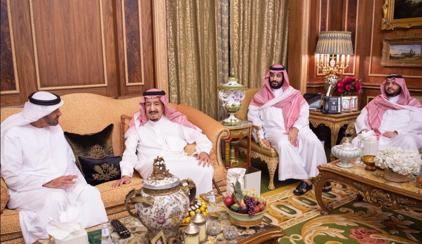 شاهد..ظهور للملك سلمان وابن زايد في أحد مطاعم الرياض