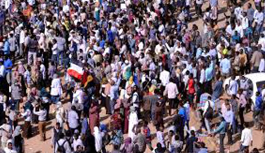 وفد مصري يزور السودان ويؤكد إحترام القاهرة لخيار الشعب
