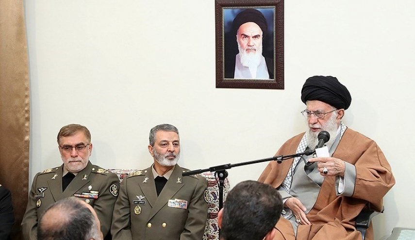 الامام الخامنئي يستقبل كبار قادة الجيش الايراني