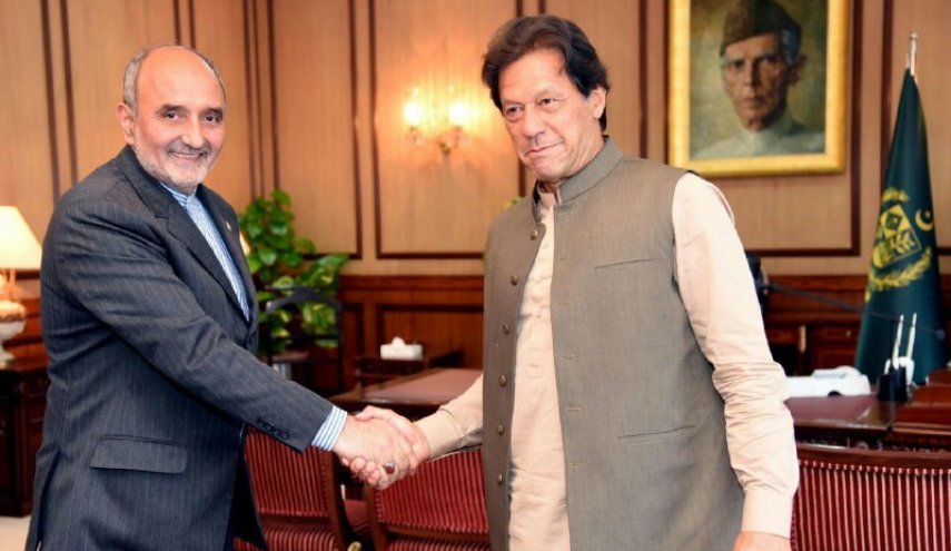 عمران خان: نولي اهمية كبيرة للعلاقات مع ايران
