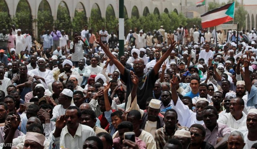 محادثات بين  قادة المتظاهرين والمجلس العسكري بالسودان