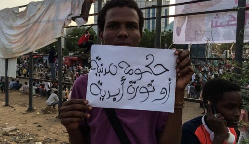 علي الحاج: على القوى السياسية الاتفاق على مجلس وزراء مدني