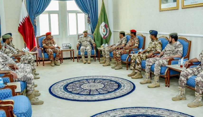 شاهد: وفد عسكري من دولة خليجية الى قطر..وهذه مهمته! 